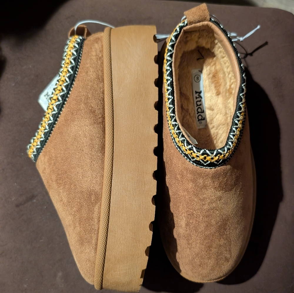Mudd Slippers NWT Size 8 Brown Cozy Warm Platform Cream Clogs